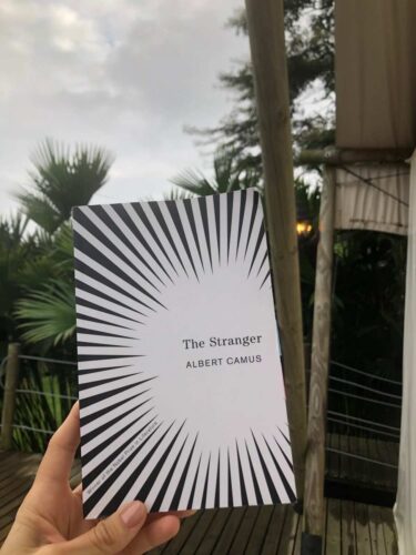 کتاب Stranger اثر Albert Camus